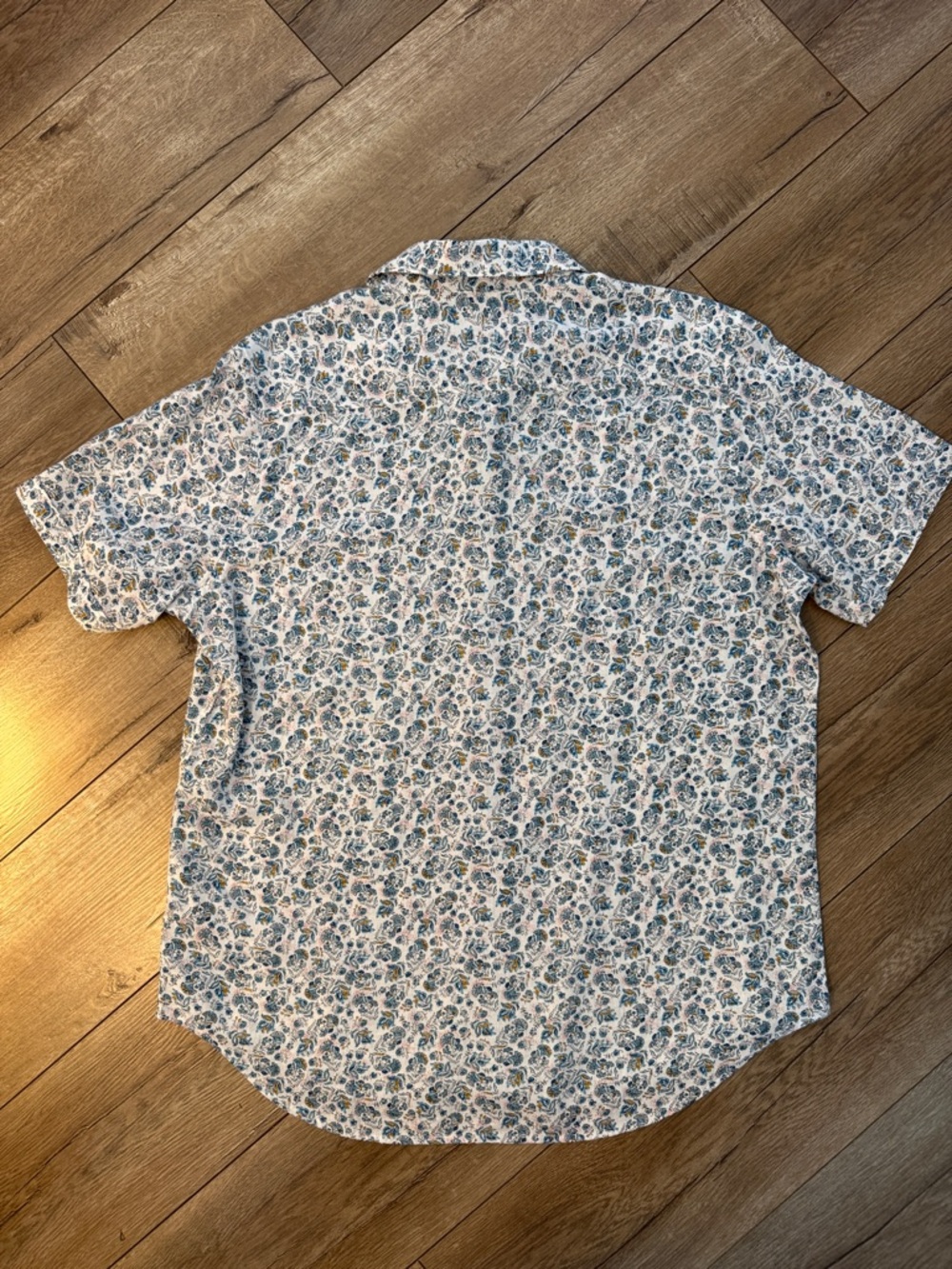Robert Graham Blue and White Floral Short-Sleeve Button-Down Shirt - Picture 4 of 4